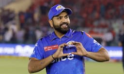റിക്കെൽറ്റന്റെ വിക്കറ്റ് തെറിപ്പിച്ചത് രോഹിതിന്റെ മെല്ലെപ്പോക്കോ? കടുത്ത വിമർശനവുമായി ക്രിക്കറ്റ് ആരാധകർ