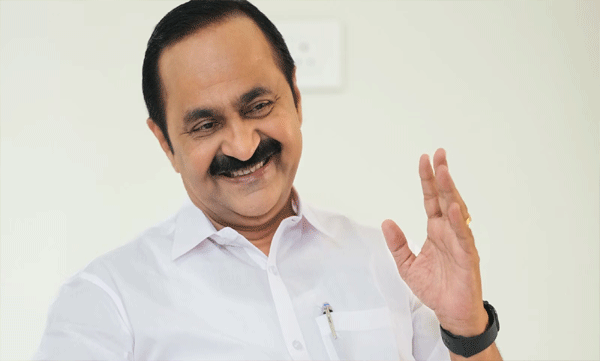 മുഖ്യമന്ത്രിയുടെ കറുത്ത കാറും മാറുന്നു; കറുത്ത ഇന്നോവ കാറുകള് പൊലീസ് ഏറ്റെടുത്തു, പകരം വെള്ള ഇന്നോവ ക്രിസ്റ്റ