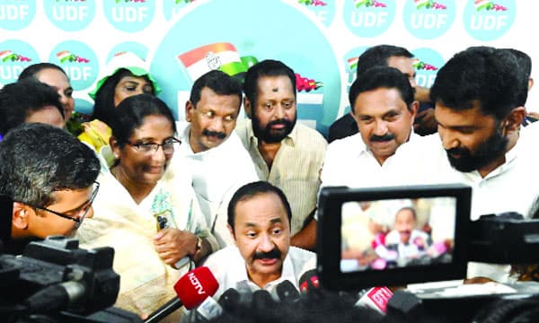 മുഴുവന് മന്ത്രിമാരും തിങ്കളാഴ്ച പ്രതിജ്ഞ നടത്തും ; നാളെ പട്ടിക നല്കുമെന്ന് വി.ഡി. സതീശന്
