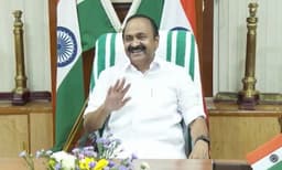 ജൂണ് 15 മുതല് കെ.എസ്.ആര്.ടി.സി.യില് സ്ത്രീകള്ക്ക് സൗജന്യയാത്ര ; ആശവര്ക്കര്മാര്ക്ക് 3000 രൂപ കൂട്ടി