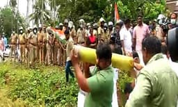 ഒടുവില് മഞ്ഞക്കുറ്റികള് തെറിച്ചു ,ഡിസിഷന് മേക്കറായി സതീശന്