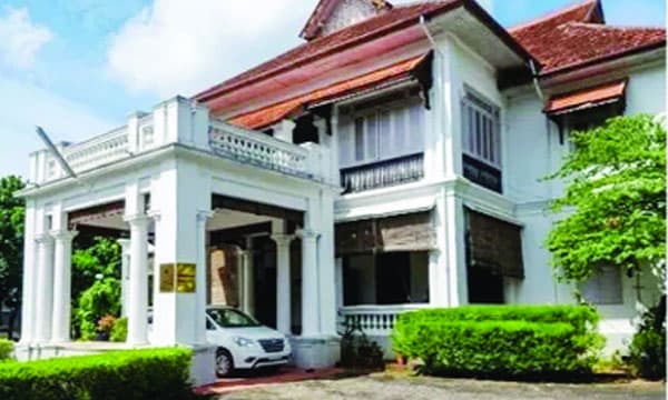 യുഡിഎഫില് നാഥനില്ലാതായ പതിമൂന്നാംനമ്പര് കാര് ലീഗ് മന്ത്രി കെ.എം. ഷാജി ഏറ്റെടുത്തു ; മന്മോഹന് ബംഗ്ളാവ് ജനീഷ് ചോദിച്ചുവാങ്ങി