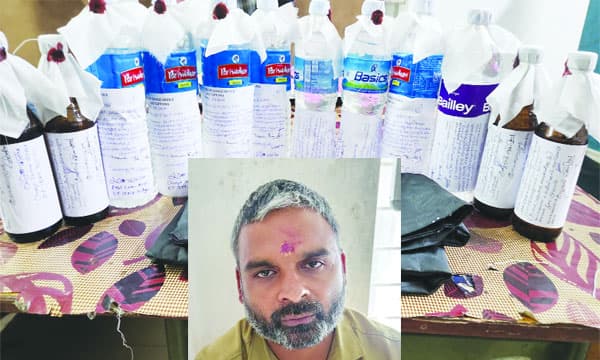 ഓട്ടം കുറവ്...ജംഗ്ഷന്റെ മൂലയ്ക്കിട്ട് ഓട്ടോറിക്ഷയില് ഓട്ടോക്കാരന് വാറ്റുചാരായം വിറ്റു ജീവിതം ; മദ്യം സൂക്ഷിച്ചത് സൈഡ് പടുതയില് ബാഗ് ഉണ്ടാക്കി