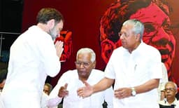 ''കെട്ടിപ്പിടിക്കുന്നതല്ല എന്റെ രീതി'', രാഹുലിനു പിണറായിയുടെ മറുപടി