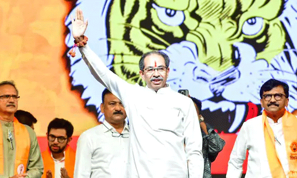 ശിവസേനയെ പിളര്ത്താന് എംപിമാര്ക്ക് കൊടുത്തത് 15 കോടി ; ആരോപണവുമായി ഉദ്ധവ് അനുഭാവി സഞ്ജയ് റാവത്ത്