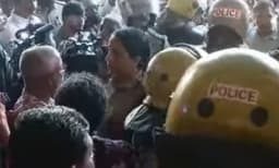 ഓമല്ലൂർ എലോഹിം വർഷിപ്പ് സെന്ററിൽ ബിജെപി പ്രതിഷേധം; ആരാധനാ സ്വാതന്ത്ര്യം വേണമെന്ന് വിശ്വാസികൾ