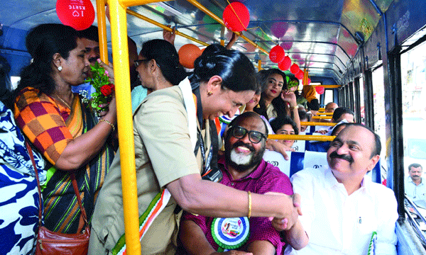 കെഎസ്ആര്ടിസിയിലെ സ്ത്രീകളുടെ സൗജന്യ യാത്ര: പദ്ധതി സ്റ്റേ ചെയ്യണമെന്ന ഹര്ജി ഹൈക്കോടതി തള്ളി