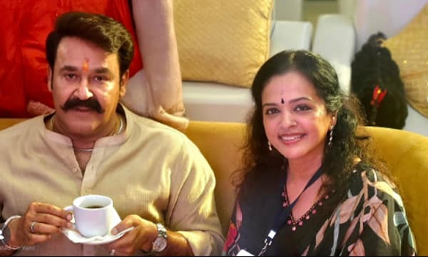 ‘എന്റെ ചേട്ടച്ഛന് മൊമന്റ്’; മോഹന്ലാലിനൊപ്പമുളള ചിത്രങ്ങളുമായി വിന്ദുജ മേനോന്