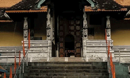പ്രധാനം ഭക്തരുടെ കൈനീട്ടം ; രണ്ടുമാസം കൊണ്ടു ലഭിക്കുന്ന വരുമാനം ശമ്പളത്തേക്കാള് കൂടുതല് ; ആറന്മുള വള്ളസദ്യ ഡ്യൂട്ടിക്ക് വേണ്ടി ദേവസ്വം ബോര്ഡില് പിടിവലി