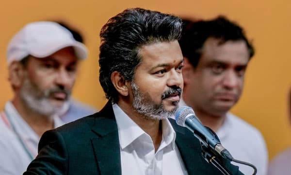 കരൂര് ദുരന്തം: ഇരകളുടെ കുടുംബങ്ങള്ക്ക് സര്ക്കാര് ജോലി വാഗ്ദാനം ചെയ്ത് വിജയ്