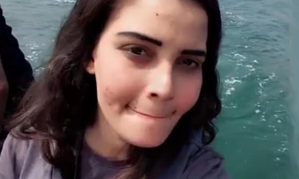 സുഹൃത്തിന് വീഡിയോ കോൾ ചെയ്യുന്നതിനിടെ വിവാഹിതയായ യുവതി ഹോട്ടൽ മുറിയിൽ ആത്മഹത്യ ചെയ്തു