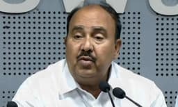 കശുവണ്ടി കോര്പ്പറേഷനിലെ അഴിമതിക്കേസ്; ഹൈക്കോടതിയില് നല്കും മുമ്പ് അനുമതി ഉത്തരവ് പ്രതിക്ക്