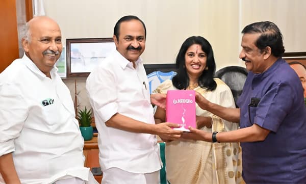ബൃന്ദയുടെ 2,680 പേജുള്ള 'പ്രണയം' കവിതാഗ്രന്ഥം മുഖ്യമന്ത്രി പ്രകാശനംചെയ്തു