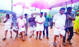 പിണറായിയും ഗോവിന്ദനും കള്ളാടി സന്ദര്ശിച്ചു