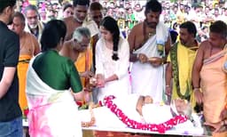 ഗാനമായുണരുണരൂ..., മൗനമേ നിറയും മൗനമേ, ഇതിലേ പോകും കാറ്റില്, ഇവിടെ വിരിയും മലരില്... അനശ്വരഗായിക എസ്. ജാനകിക്കു രാജ്യം വിടയേകി