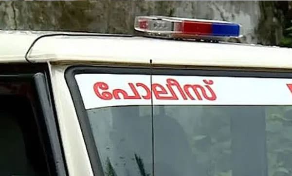 കരുവന്നൂര് മാതൃകയില് തോപ്രാംകുടിയിലും തട്ടിപ്പ് ; സിപിഐഎം ഭരിക്കുന്ന സഹകരണബാങ്കില് നിന്നും തട്ടിയത് 10 കോടി...!