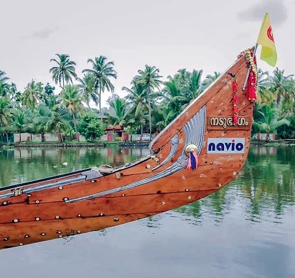 'ഓളപ്പരപ്പിലെ ഒളിമ്പിക്സിന് പടനയിക്കാന് വനിത'; നടുഭാഗത്തിന്റെ തേരാളിയായി അനു ആല്ബര്ട്ട് പുലിക്കാട്ടില്