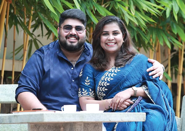 അനു ആല്ബര്ട്ട് പുലിക്കാട്ടില് ഭര്ത്താവ് ആല്ബര്ട്ട് ആഞ്ചലോയ്ക്ക് ഒപ്പം