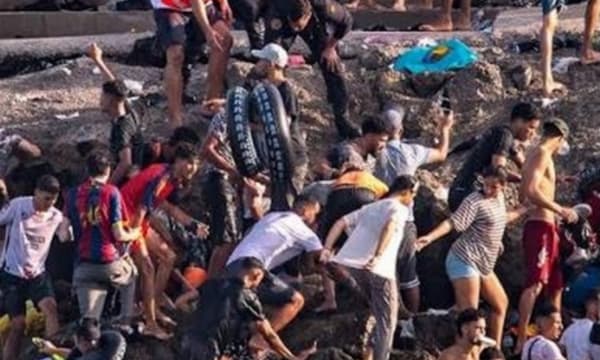 കുടിയേറ്റ പ്രവാഹത്തിൽ അമ്പരന്ന് സ്പെയിൻ; അതിർത്തിവേലി ചാടിയും കടൽ നീന്തിയും വന്നത് ആയിരങ്ങൾ