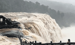 കനത്ത മഴ: അതിരപ്പിള്ളിയിൽ പ്രവേശന വിലക്ക്, വാഗമൺ റോഡിൽ രാത്രിയാത്ര നിരോധനം