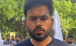 അനുയായികളെ കാണുന്നതിനിടെ അഭിജിത് ദീപ്കെയ്ക്ക് ദേഹാസ്വാസ്ഥ്യം