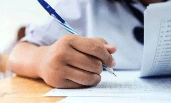 സംസ്ഥാനത്തെ സര്വകലാശാലാ പരീക്ഷകളും അക്കാദമിക് കലണ്ടറും ഏകീകരിക്കാന് ശുപാര്ശ; വിദഗ്ധ സമിതി ഇടക്കാല റിപ്പോര്ട്ട് സമര്പ്പിച്ചു