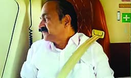 'അന്ന് ധൂര്ത്ത്, ഇന്ന് സ്വന്തം കാര്യം'; മുഖ്യമന്ത്രിക്കെതിരേ സി.പി.എം.