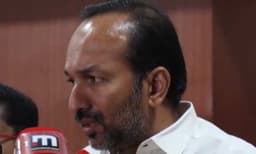 മൂഴിയാര് ഡാം തുറക്കാന് അനുമതി ; പത്തനംതിട്ടയില് പ്രളയബാധിതര് ക്യാമ്പുകളിലേക്ക് മാറണമെന്ന് വിഷ്ണുനാഥ്