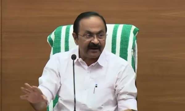 'കൊച്ചിയില് ഉണ്ടായിരുന്നത് കൊണ്ടു കണ്ടു' ; ഹെലികോപ്റ്റര് യാത്രയില് രണ്ടു വിശീദകരണവുമായി മുഖ്യമന്ത്രി