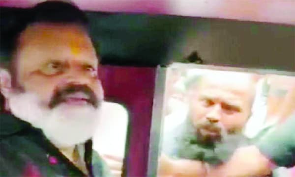ഔദ്യോഗിക വാഹനം വൈകി; കേന്ദ്രമന്ത്രി സുരേഷ് ഗോപി മടങ്ങിയത് ഓട്ടോറിക്ഷയില്