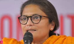 ധനമന്ത്രിയുടെ 'ഭീരുക്കള്'ക്ക് പിന്നാലെ 'ലുങ്കിവാല' ആക്ഷേപവും വിവാദം ; ബിജെപി എംപിയ്ക്ക് എതിരേ ഇടതുപക്ഷം