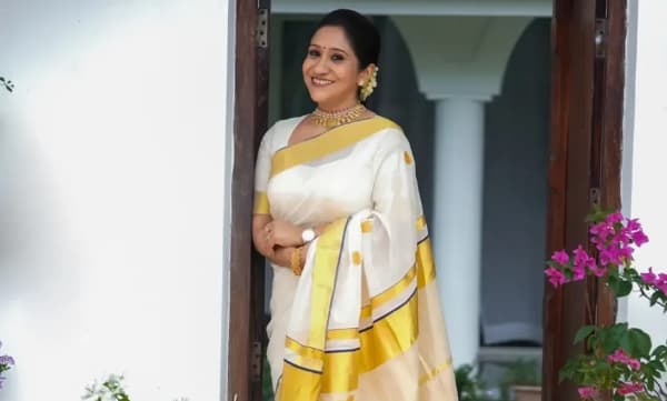 പ്രതീക്ഷയുടെ ചിങ്ങപ്പുലരി: ഏവർക്കും ഹൃദയം നിറഞ്ഞ ആശംസകൾ നേർന്ന് ഗായിക സുജാത മോഹൻ