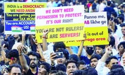 വിദഗ്ധസമിതി രൂപീകരിച്ച് സുപ്രീം കോടതി , നീറ്റ് പ്രതിഷേധക്കാര്ക്കെതിരായ നടപടി