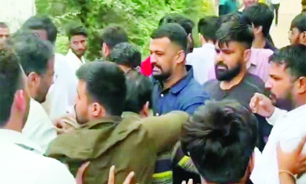 സ്കൂളുകളുടെ വാതില് അടച്ചിട്ട് വിദ്യാഭ്യാസത്തെ രക്ഷിക്കാനാകുമോ?