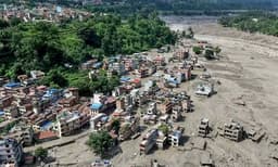 നേപ്പാൾ മിന്നൽ പ്രളയം: 21 ഇന്ത്യക്കാരെ രക്ഷപെടുത്തി; കാണാതായവരിൽ 300 ഇന്ത്യക്കാർ;36 അംഗ കേരള സംഘം സുരക്ഷിതർ