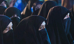 സ്ത്രീകളെ പൊതുഇടങ്ങളില് പ്രദര്ശിപ്പിക്കരുത് ; ഇസ്ലാമിക ആഘോഷങ്ങള് മതപരമായ അതിരുകള് ലംഘിക്കരുത്