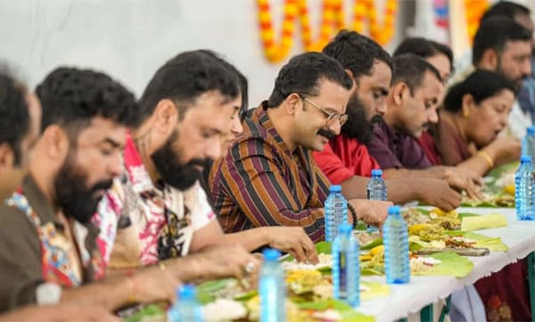 ജനപ്രതിനിധിക്കൊപ്പം ' മായൻ്റെ ' ലൊക്കേഷനിലെ ഓണാഘോഷം