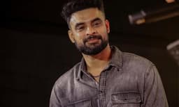 ആ മെയില് ഐഡി എന്റേതല്ല, ജാഗ്രത പാലിക്കുക; തട്ടിപ്പ് മുന്നറിയിപ്പുമായി നടന് ടൊവിനോ തോമസ്