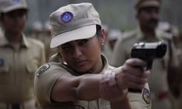  പോലീസ് വേഷത്തില് പാര്വതി തിരുവോത്ത്; പ്രതീക്ഷയുണർത്തി 'പ്രഥമ ദൃഷ്ട്യാ കുറ്റക്കാർ ' ചിത്രത്തിന്റെ ടീസർ പുറത്തിറങ്ങി