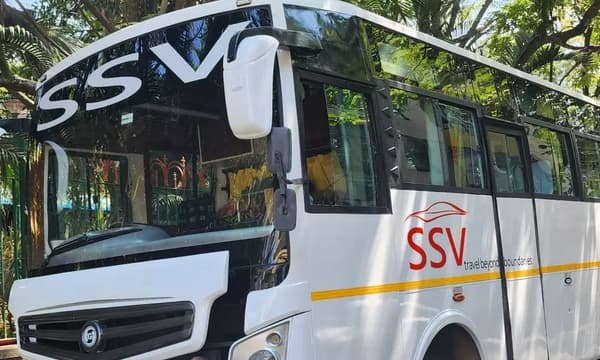 നിറമടിച്ച ബസ് നിരത്തിലിറങ്ങിയാൽ എംവിഡിയുടെ ‘നിറം’ മാറും: കളർ പ്രതിസന്ധിയിൽ ടൂറിസ്റ്റ് ബസ് ഉടമകൾ