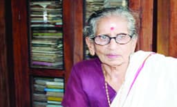 എഴുത്തിലിന്നും യുവത്വം; ലീലാവതി ടീച്ചര് നൂറിന്റെ നിറവിലേക്ക്