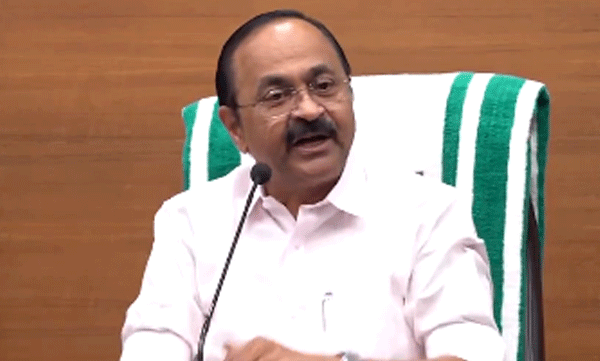പൊതുവേദികളില് കര്ശന നിയന്ത്രണങ്ങള് വരുന്നു ; മുഖ്യമന്ത്രിയുടെ സുരക്ഷ ശക്തമാക്കാന് ഇന്റലിജന്സ്