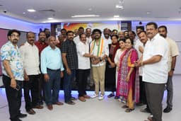 ഇന്കാസ് കുവൈത്ത് ഗായകന് സുമേഷ് അയിരൂരിന് സ്വീകരണം നല്കി